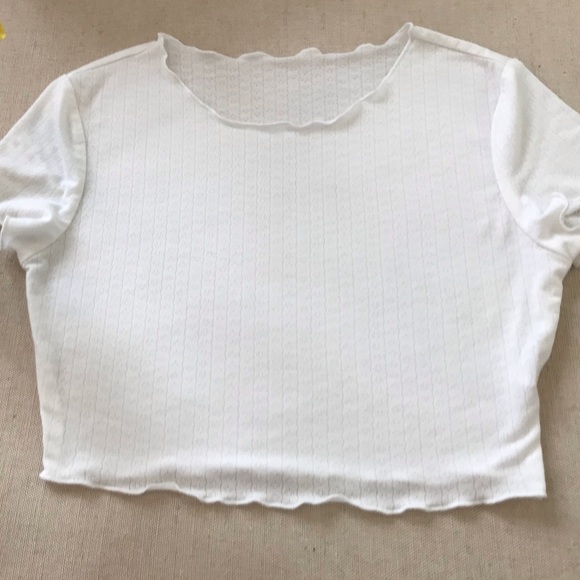 πSALE!!π 90s y2k Style Dainty White Lettuce Trim Cut Crop Top Size Small - Picture 4 of 5